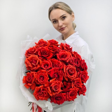 Эффектный огненный букет французских роз