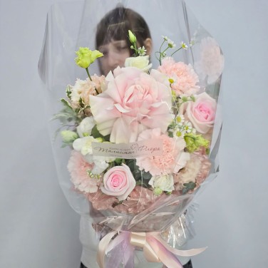 Женский взгляд букет розовый с розами