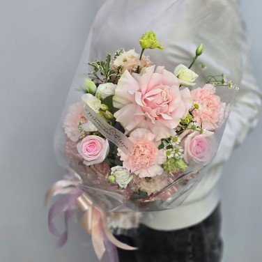 Женский взгляд букет розовый с розами