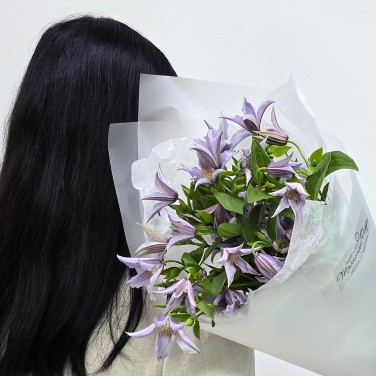 Милый клематис в упаковке