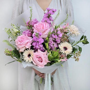 Сладкий сон букет ароматных роз и маттиол