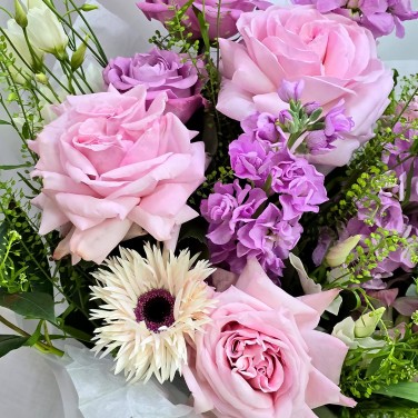 Сладкий сон букет ароматных роз и маттиол