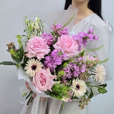 Сладкий сон букет ароматных роз и маттиол