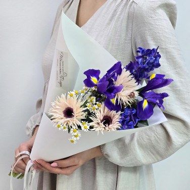 Вечерок букет из ирисов и гербер