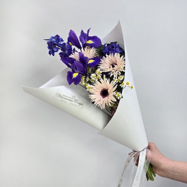 Вечерок букет из ирисов и гербер