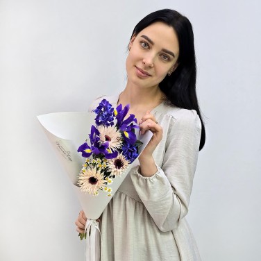 Вечерок букет из ирисов и гербер