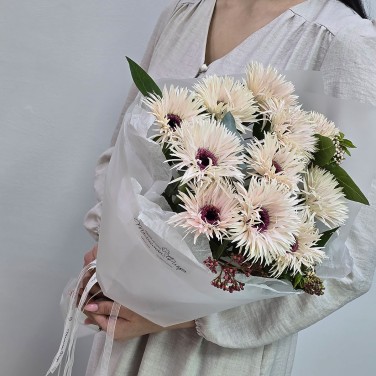 Заветное желание букет гербер мини спайдер