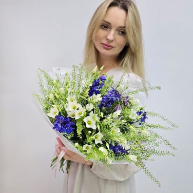 Летнее поле букет полевых цветов