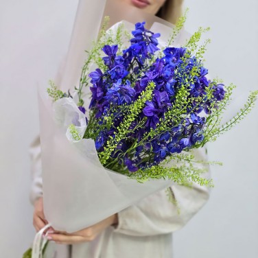 Синий букет дельфиниумов