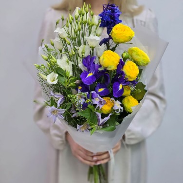 Счастливый день букет из ирисов и роз