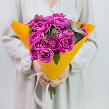 Монобукет кустовой пионовидной розы