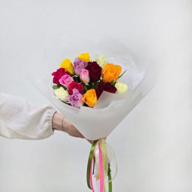 Букет разноцветных роз Кения 15 шт