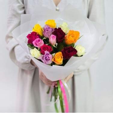 Букет разноцветных роз Кения 15 шт