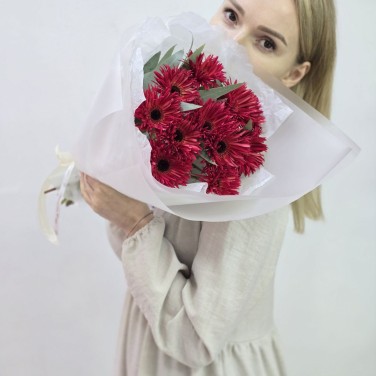 Вишневый букет гербер мини спайдер