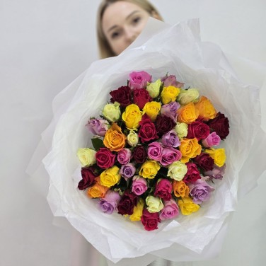 Букет разноцветных роз Кения 51 шт