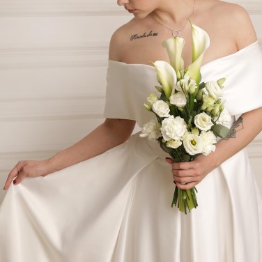 Букет невесты из калл и лизиантуса