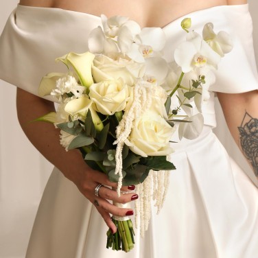 Модный свадебный букет с каллами и орхидеей