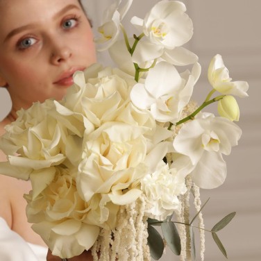 Модный букет невесты с орхидеями