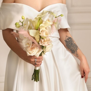 Модный элегантный свадебный букет с каллами