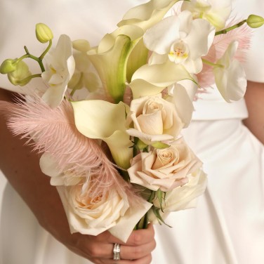 Модный элегантный свадебный букет с каллами