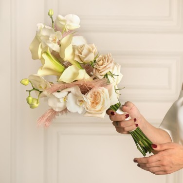 Модный элегантный свадебный букет с каллами