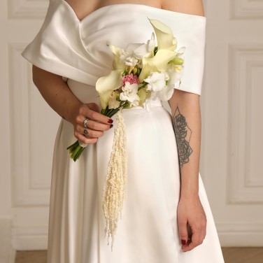 Элегантный букет невесты из калл и фрезий
