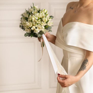 Букет невесты из белой альстромерии