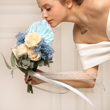 Голубой оригинальный букет невесты