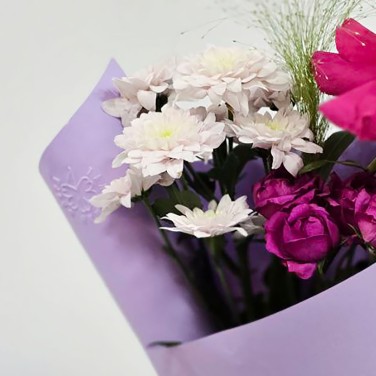 Букет комплимент с французской розой в сиреневом