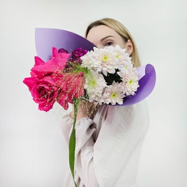 Букет комплимент с французской розой в сиреневом