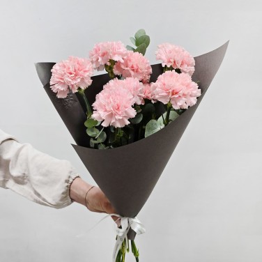 Стильный букет розовых диантусов