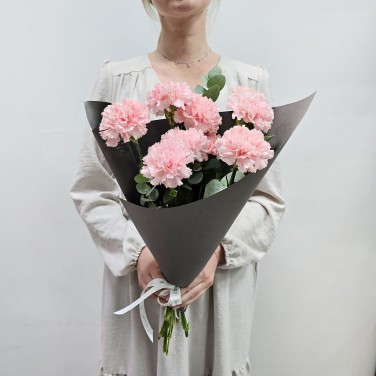 Стильный букет розовых диантусов