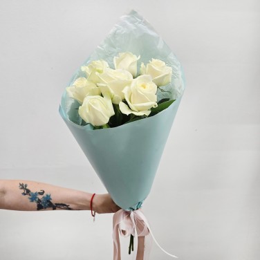 Букет из 7 белых роз