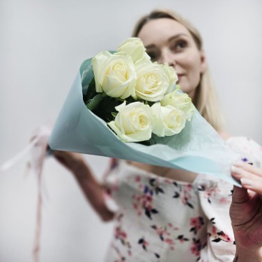 Букет из 7 белых роз