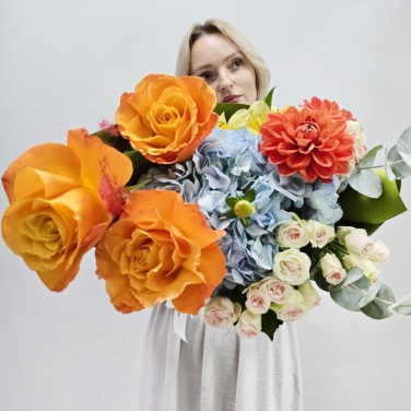 Авторский букет из георгин и гортензий