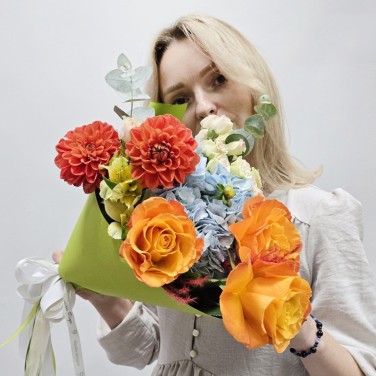 Авторский букет из георгин и гортензий