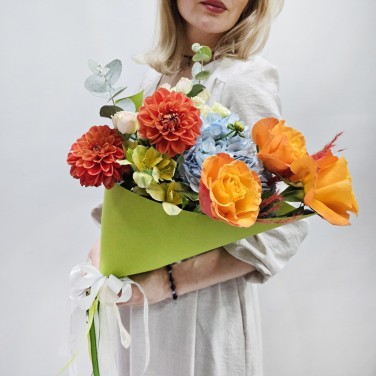 Авторский букет из георгин и гортензий