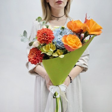 Авторский букет из георгин и гортензий