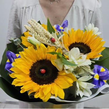 Букет с подсолнухами Вот и август