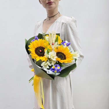 Букет с подсолнухами Вот и август