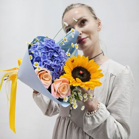 Букет из подсолнуха и гортензии Ты первый