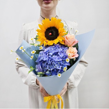 Букет из подсолнуха и гортензии Ты первый