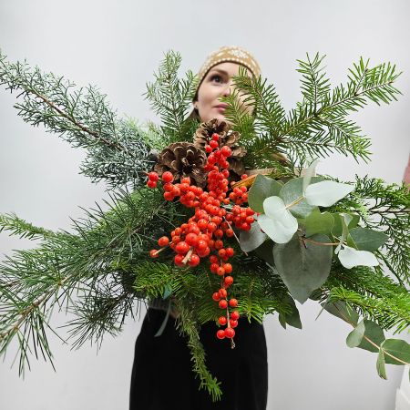 Предвкушение зимы букет из разной хвои
