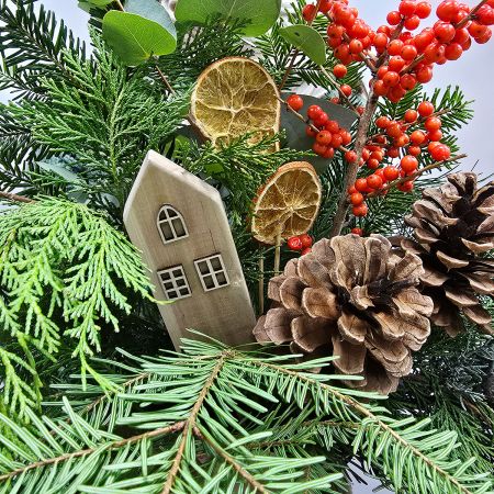 Предвкушение зимы букет из разной хвои