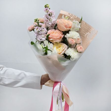 Нежная история букет кремовый из пионовидных роз