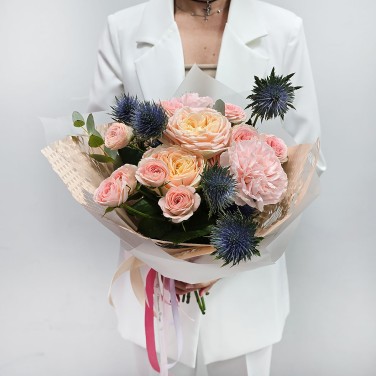 Букет с характером из пионовидных роз