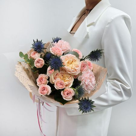 Букет с характером из пионовидных роз