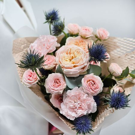 Букет с характером из пионовидных роз