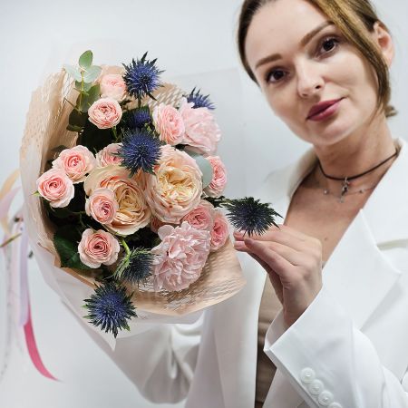 Букет с характером из пионовидных роз