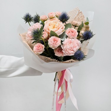 Букет с характером из пионовидных роз